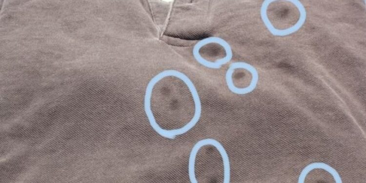 So entfernen Sie hartnäckige Fettflecken aus der Wäsche