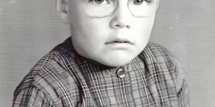 Ratet mal, wer dieser Junge ist, der zu einem der berühmtesten Schauspieler der Welt geworden ist