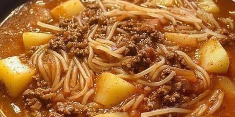 Fideo mit Kartoffeln und Hackfleisch