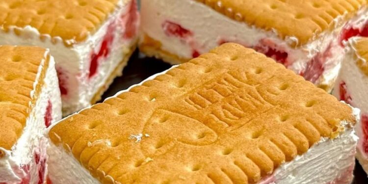 Schnelle Erdbeer-Nachspeise in nur 10 Minuten