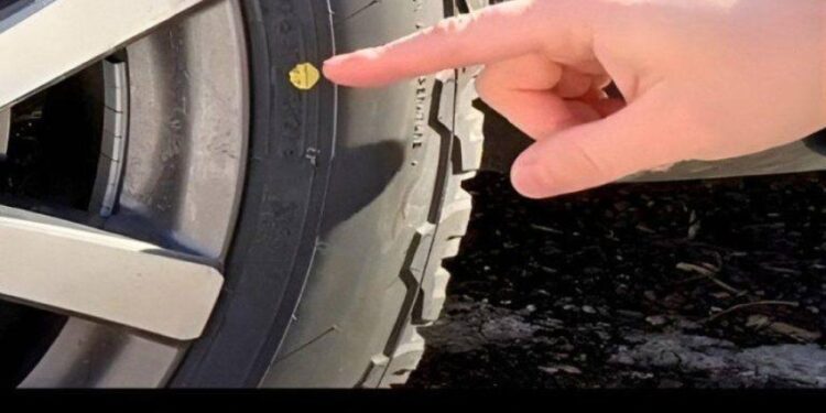 Was bedeutet der gelbe Punkt auf Reifen? Von La ré