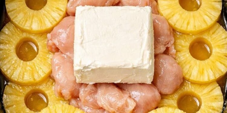 Einfach Hähnchen und Frischkäse dazugeben und den süß-salzigen Geschmack genießen, während man es sich auf dem Sofa gemütlich macht.