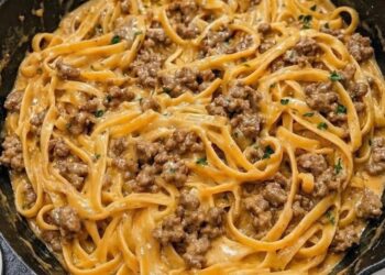 Cremige Knoblauchbutter Pasta mit Hackfleisch: Einfaches Wohlfühlgericht aus einem Topf