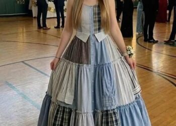 Ich habe zu Ehren meines Vaters ein Kleid aus seinen Hemden für den Abschlussball genäht – meine Klassenkameraden lachten, bis der Direktor das Mikrofon ergriff und es im Raum still wurde.