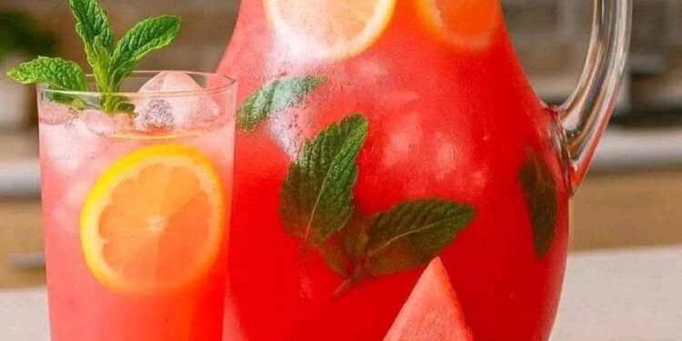 Wassermelonen-Limonade: Das perfekte Sommergetränk – erfrischend, durstlöschend und von Natur aus reich an Vitamin C und