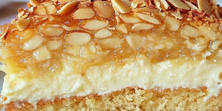 Bienenstich: Klassischer deutscher Kuchen mit Mandelkruste und Vanillecreme