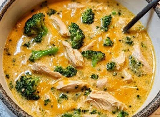 Brokkoli Hähnchensuppe mit Käse in 20 Minuten fertig!