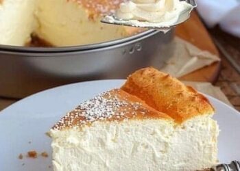 Quarkkuchen in 10 Minuten gemacht mit 2 Packung Vanillepudding!