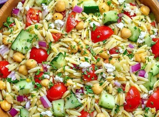 Kritharaki Salat aus Griechenland mit 200 g Feta