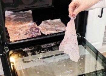 Mit nur einem Handgriff ofenrein und glänzend: Ohne Kraftaufwand wieder wie neu