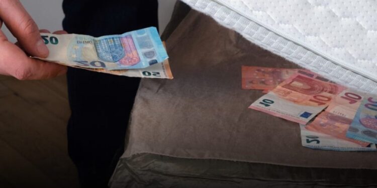 Bargeld: Überschreiten Sie diesen Betrag nicht zu Hause