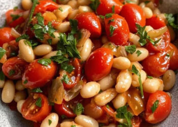 Fruchtiger Bohnensalat mit Tomaten – in nur 10 Minuten fertig!