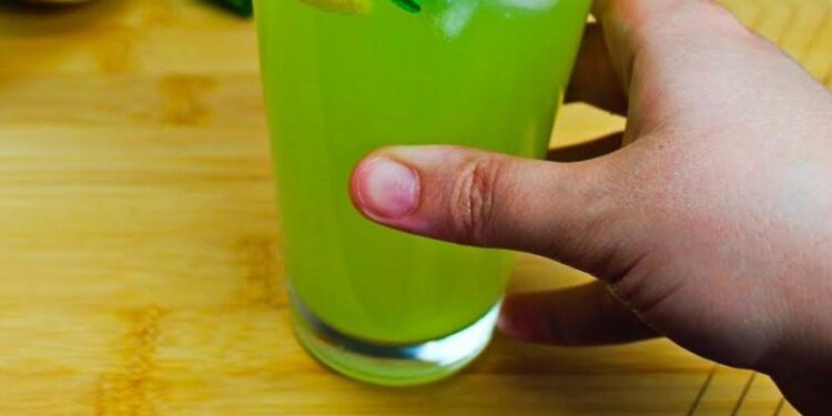 Der Saft, der alles schmilzt, was Sie im Laufe des Tages gegessen haben!