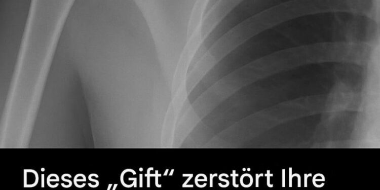 Dieses „Gift“ schädigt Ihre Knochen – und Sie trinken es jeden Tag