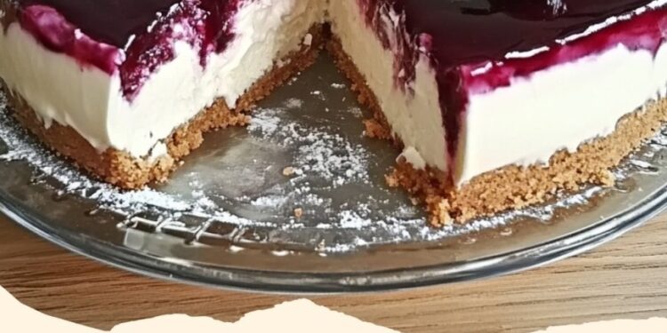 Philadelphiatorte mit Kirschen