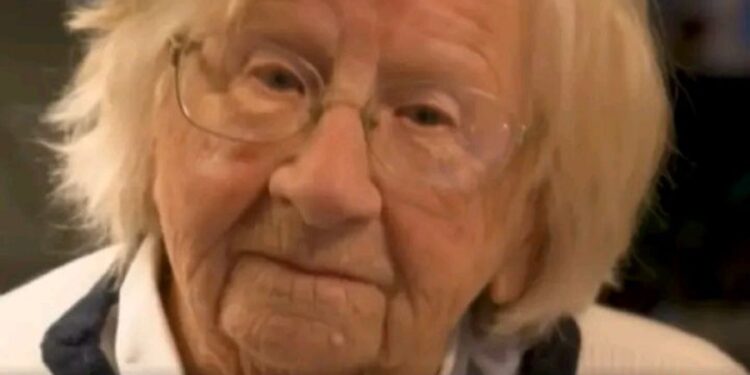 Lenie (95) hat drei Kinder, doch niemand besucht sie mehr