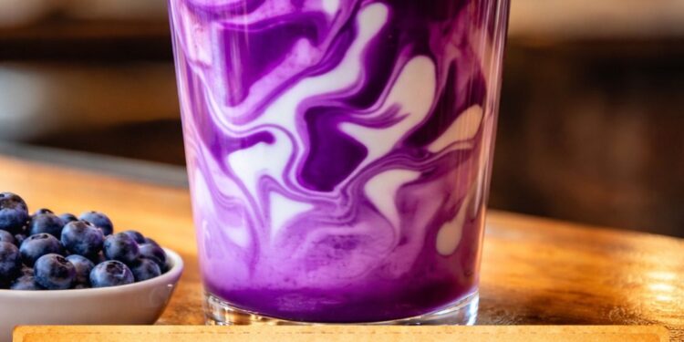 Blaubeer Latte – so cremig & unfassbar lecker
