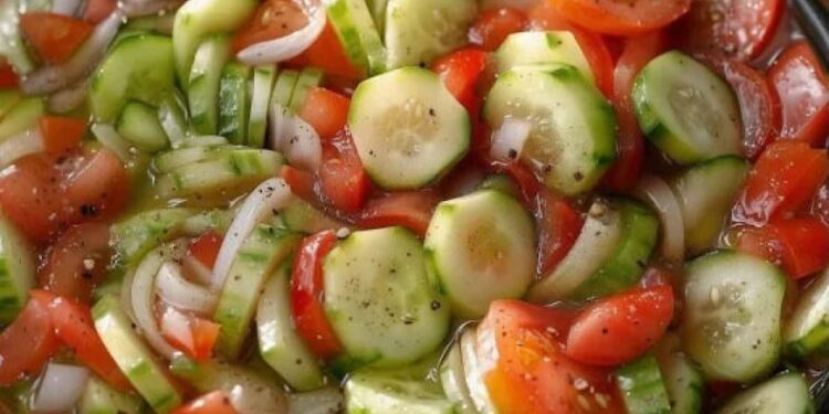 Ich bin kein Salat-Fan, aber dieser Salat hat mich verändert. Er ist frisch, spritzig und macht total süchtig.