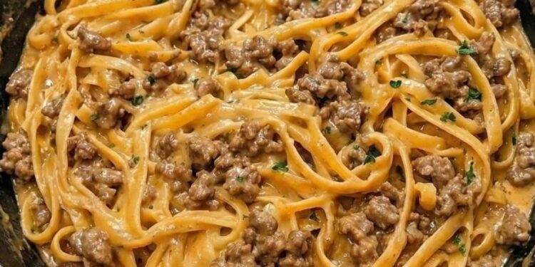 Cremige Knoblauchbutter Pasta mit Hackfleisch: Einfaches Wohlfühlgericht aus einem Topf