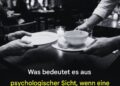 Was die Psychologie darüber verrät, wenn jemand dem Kellner beim Abräumen des Tisches hilft.